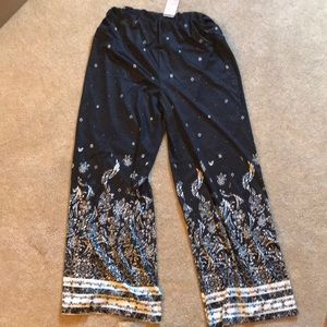 Silk pants with floral black and white pattern